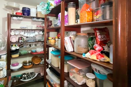 Casa à venda com 400m², 4 quartos e 3 vagas Casa à venda com 400m², 4 quartos e 3 vagasDespensa