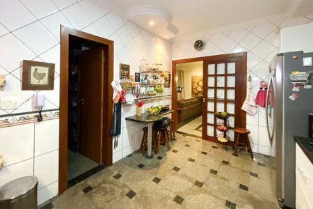 Casa à venda com 400m², 4 quartos e 3 vagas Casa à venda com 400m², 4 quartos e 3 vagasCozinha