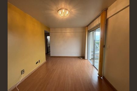 Apartamento para alugar com 68m², 2 quartos e sem vaga