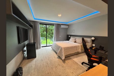 Casa de condomínio à venda com 433m², 4 quartos e 2 vagas Casa de condomínio à venda com 433m², 4 quartos e 2 vagasQuarto 3