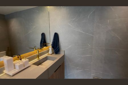 Casa de condomínio à venda com 433m², 4 quartos e 2 vagas Casa de condomínio à venda com 433m², 4 quartos e 2 vagasBanheiro do Quarto 1