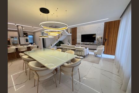 Casa de condomínio à venda com 433m², 4 quartos e 2 vagas Casa de condomínio à venda com 433m², 4 quartos e 2 vagasSala