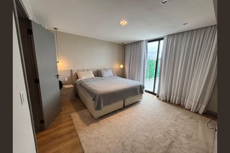 Casa de condomínio à venda com 433m², 4 quartos e 2 vagas Casa de condomínio à venda com 433m², 4 quartos e 2 vagasQuarto 4