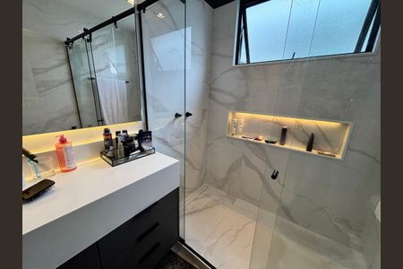 Casa de condomínio à venda com 433m², 4 quartos e 2 vagas Casa de condomínio à venda com 433m², 4 quartos e 2 vagasBanheiro do Quarto 3