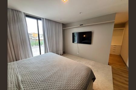 Casa de condomínio à venda com 433m², 4 quartos e 2 vagas Casa de condomínio à venda com 433m², 4 quartos e 2 vagasQuarto 4