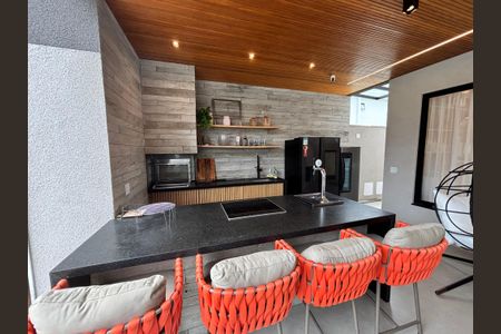 Casa de condomínio à venda com 433m², 4 quartos e 2 vagas Casa de condomínio à venda com 433m², 4 quartos e 2 vagasÁrea externa