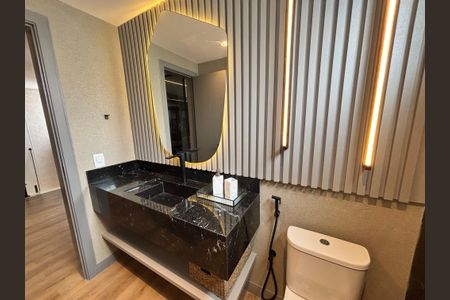 Casa de condomínio à venda com 433m², 4 quartos e 2 vagas Casa de condomínio à venda com 433m², 4 quartos e 2 vagasBanheiro