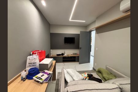 Casa de condomínio à venda com 433m², 4 quartos e 2 vagas Casa de condomínio à venda com 433m², 4 quartos e 2 vagasQuarto 2