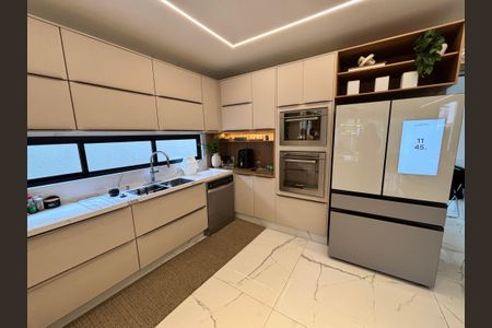 Casa de condomínio à venda com 433m², 4 quartos e 2 vagas Casa de condomínio à venda com 433m², 4 quartos e 2 vagasCozinha