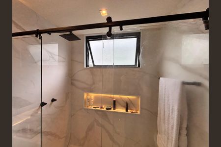 Casa de condomínio à venda com 433m², 4 quartos e 2 vagas Casa de condomínio à venda com 433m², 4 quartos e 2 vagasBanheiro do Quarto 3