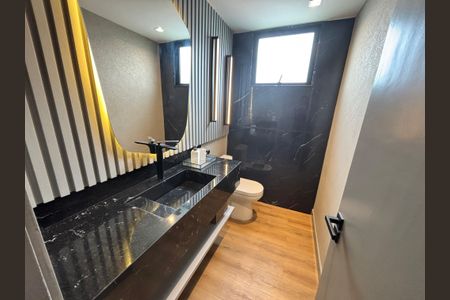 Casa de condomínio à venda com 433m², 4 quartos e 2 vagas Casa de condomínio à venda com 433m², 4 quartos e 2 vagasBanheiro