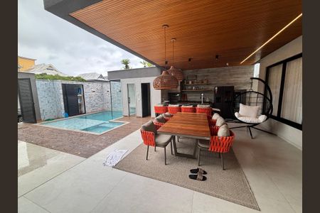 Casa de condomínio à venda com 433m², 4 quartos e 2 vagas Casa de condomínio à venda com 433m², 4 quartos e 2 vagasÁrea externa