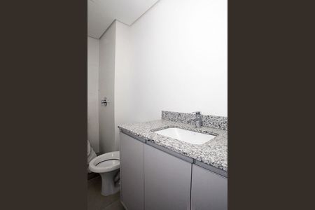 Banheiro de kitnet/studio para alugar com 1 quarto, 30m² em Moinhos de Vento, Porto Alegre