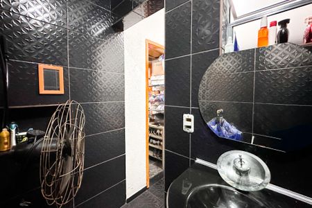 Casa à venda com 138m², 2 quartos e 2 vagas Casa à venda com 138m², 2 quartos e 2 vagasBanheiro de serviço