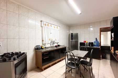 Casa à venda com 138m², 2 quartos e 2 vagas Casa à venda com 138m², 2 quartos e 2 vagasCozinha