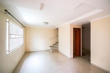 Sala de casa de condomínio para alugar com 3 quartos, 126m² em Chácara Seis de Outubro, São Paulo