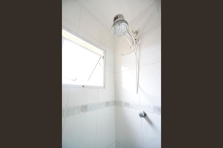 Casa de condomínio para alugar com 126m², 3 quartos e 2 vagas Casa de condomínio para alugar com 126m², 3 quartos e 2 vagasChuveiro