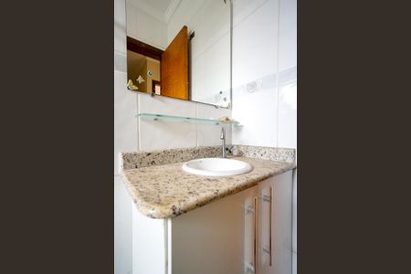 Casa de condomínio para alugar com 126m², 3 quartos e 2 vagas Casa de condomínio para alugar com 126m², 3 quartos e 2 vagasBanheiro social