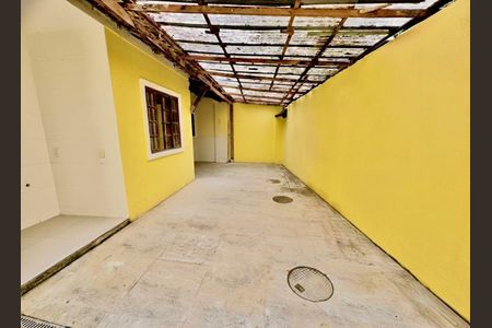 Casa de condomínio à venda com 120m², 4 quartos e 2 vagas Casa de condomínio à venda com 120m², 4 quartos e 2 vagasÁrea externa