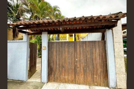 Casa de condomínio à venda com 120m², 4 quartos e 2 vagas Casa de condomínio à venda com 120m², 4 quartos e 2 vagasFachada