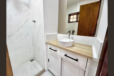 Casa de condomínio à venda com 120m², 4 quartos e 2 vagas Casa de condomínio à venda com 120m², 4 quartos e 2 vagasBanheiro