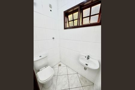 Casa de condomínio à venda com 120m², 4 quartos e 2 vagas Casa de condomínio à venda com 120m², 4 quartos e 2 vagasBanheiro