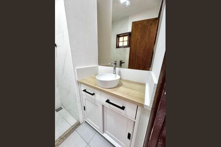 Casa de condomínio à venda com 120m², 4 quartos e 2 vagas Casa de condomínio à venda com 120m², 4 quartos e 2 vagasBanheiro