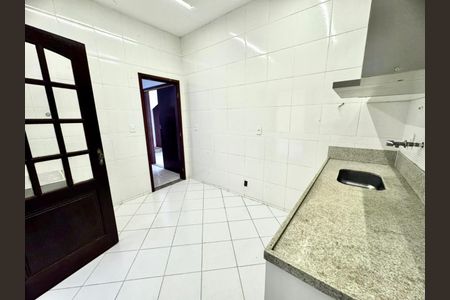 Casa de condomínio à venda com 120m², 4 quartos e 2 vagas Casa de condomínio à venda com 120m², 4 quartos e 2 vagasCozinha