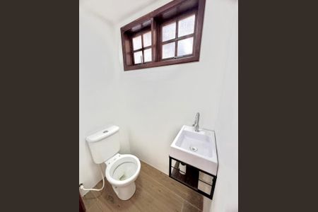 Casa de condomínio à venda com 120m², 4 quartos e 2 vagas Casa de condomínio à venda com 120m², 4 quartos e 2 vagasLavabo
