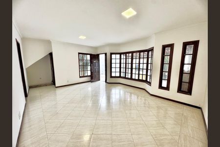 Sala de casa de condomínio à venda com 4 quartos, 120m² em Vargem Grande, Rio de Janeiro