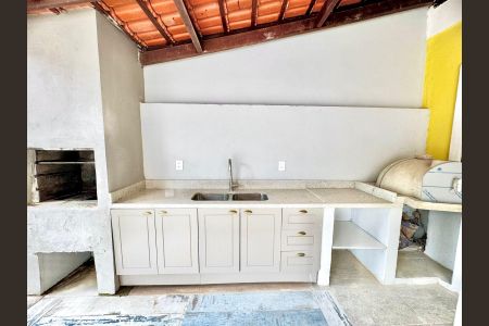 Casa de condomínio à venda com 120m², 4 quartos e 2 vagas Casa de condomínio à venda com 120m², 4 quartos e 2 vagasÁrea externa