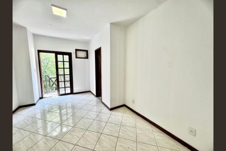 Casa de condomínio à venda com 120m², 4 quartos e 2 vagas Casa de condomínio à venda com 120m², 4 quartos e 2 vagasQuarto