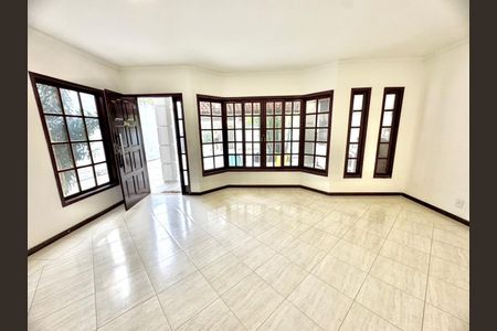 Sala de casa de condomínio à venda com 4 quartos, 120m² em Vargem Grande, Rio de Janeiro