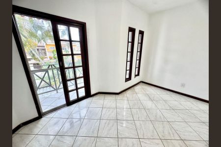Casa de condomínio à venda com 120m², 4 quartos e 2 vagas Casa de condomínio à venda com 120m², 4 quartos e 2 vagasSala