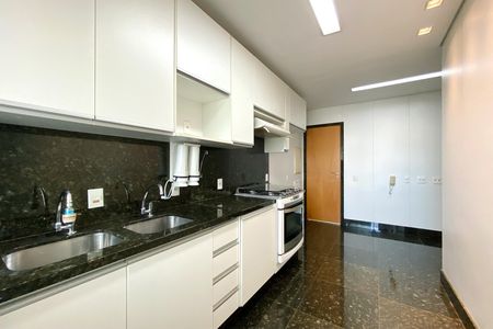Apartamento para alugar com 117m², 2 quartos e 2 vagas Apartamento para alugar com 117m², 2 quartos e 2 vagasCozinha