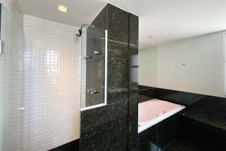 Apartamento para alugar com 117m², 2 quartos e 2 vagas Apartamento para alugar com 117m², 2 quartos e 2 vagasBanheiro da Suíte 1
