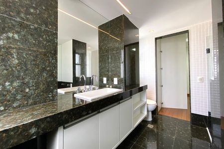 Apartamento para alugar com 117m², 2 quartos e 2 vagas Apartamento para alugar com 117m², 2 quartos e 2 vagasBanheiro da Suíte 1
