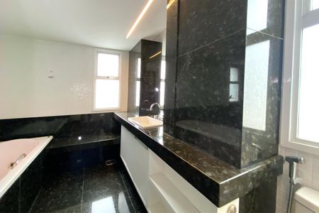 Apartamento para alugar com 117m², 2 quartos e 2 vagasBanheiro da Suíte 1