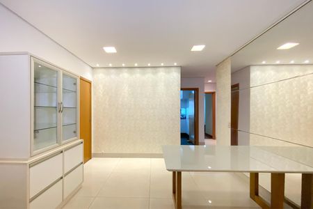 Apartamento para alugar com 117m², 2 quartos e 2 vagasSala