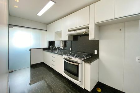 Apartamento para alugar com 117m², 2 quartos e 2 vagas Apartamento para alugar com 117m², 2 quartos e 2 vagasCozinha