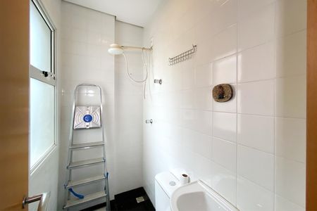 Apartamento para alugar com 117m², 2 quartos e 2 vagasBanheiro de serviço