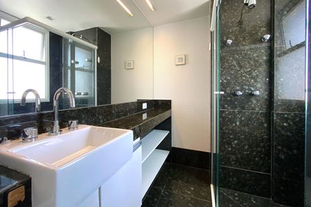 Apartamento para alugar com 117m², 2 quartos e 2 vagas Apartamento para alugar com 117m², 2 quartos e 2 vagasBanheiro da Suíte 2