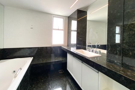 Apartamento para alugar com 117m², 2 quartos e 2 vagas Apartamento para alugar com 117m², 2 quartos e 2 vagasBanheiro da Suíte 1