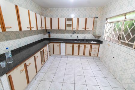 Casa para alugar com 250m², 3 quartos e 1 vaga Casa para alugar com 250m², 3 quartos e 1 vagaCOZINHA