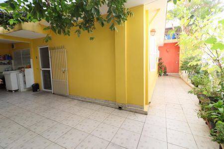 Casa para alugar com 171m², 2 quartos e 1 vagaÁrea de Serviço