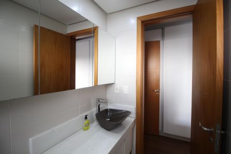 Apartamento à venda com 73m², 2 quartos e 2 vagasBanheiro da Suíte 1