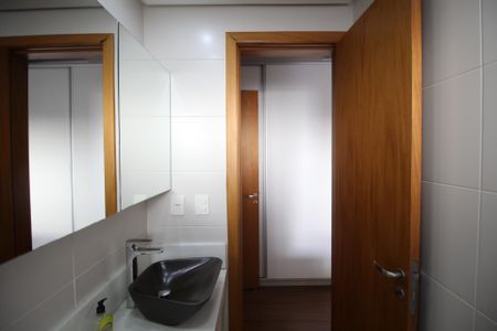 Apartamento à venda com 73m², 2 quartos e 2 vagasBanheiro da Suíte 1