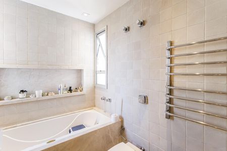 Apartamento à venda com 193m², 2 quartos e 3 vagasBanheiro da Suíte