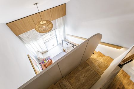 Apartamento à venda com 193m², 2 quartos e 3 vagasEscada
