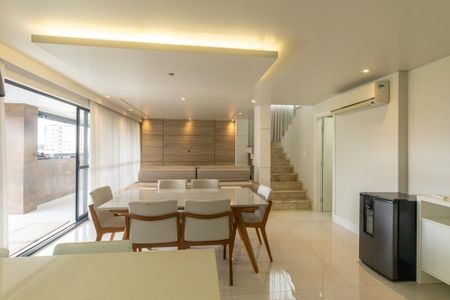 Apartamento para alugar com 185m², 3 quartos e 2 vagas Apartamento para alugar com 185m², 3 quartos e 2 vagasSala